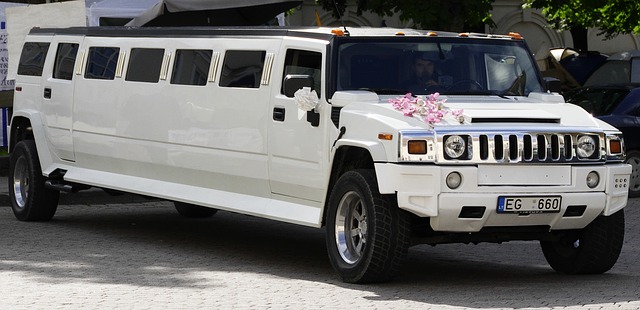 limuzína na svatbě